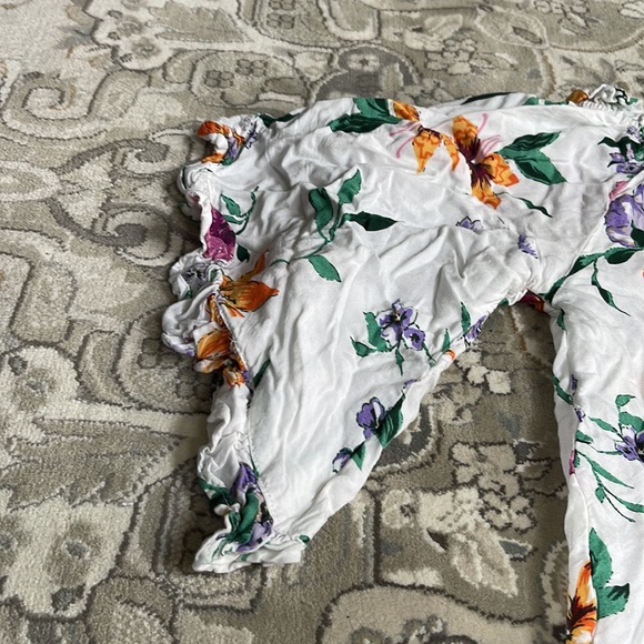 Floral Girls off the shoulder top with ruffle details - Picture 3 of 5